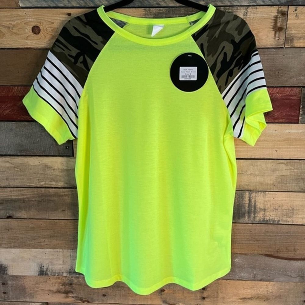 Sunshine & Rodeos Neon Camo Sleeve Top‎ Size 2XL